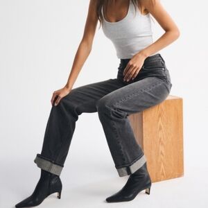 🦥 Abercrombie & Fitch High Rise 90s Relaxed Cuffed Hem Jean 🦥